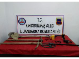Defineciler Suçüstü Yakalandı