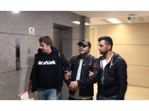 Gözaltına Alınan Ünlü Sanatçı Atilla Taş, İstanbul Adliyesi’nde