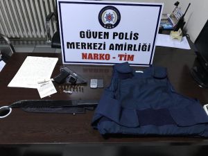 Uyuşturucu Operasyonunda Çelik Yelek Ele Geçirildi