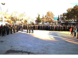 Temizlik İşçilerinden Ata’ya Saygı