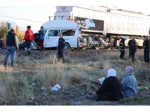 Kayseri’de Hemzemin Geçitte Karı Ve Kocanın Hayatını Kaybettiği Tren Kazası Kamerada