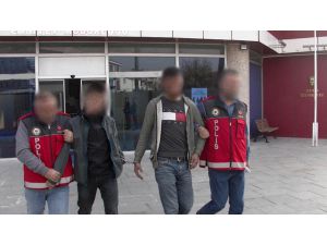 Eldiveni Çıkaran Hırsız Dövmesinden Yakalandı