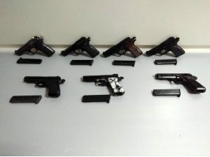 Kamyona Gizlenmiş 7 Adet Tabanca Ele Geçirildi, 2 Gözaltı