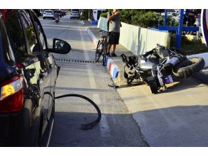 Kontrolsüz Dönüş Yapan Araç Motorize Ekibe Çarptı: 2 Yaralı