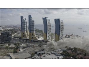 Kartal’da Bir Fabrikanın Bahçesinde Çıkan Yangın Havadan Görüntülendi