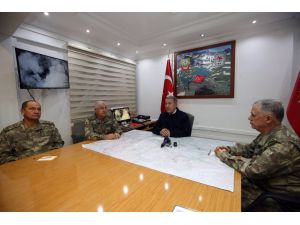Bakan Akar Patlama Bölgesinde