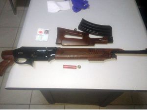 Şüpheli Araçlardan Tabanca Ve Pompalı Tüfek Çıktı