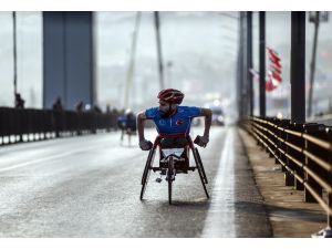 Vodafone 40. İstanbul Maratonu’nda Start Verildi. 09.00’da İki Kıtayı Birbirine Bağlayan Vodafone 40. İstanbul Maratonu Başladı. Startın Verilmesiyle Sporcular 15 Temmuz Şehitler Köprüsü’ne Doğru Hareket Etti.