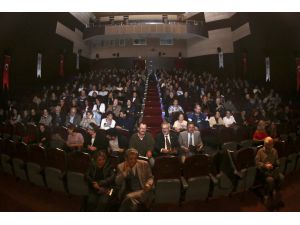 Atatürk Sevdiği Şarkılarla Anıldı