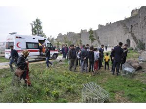 Metrelerce Yükseklikteki Surlardan Düşen Baba Ve Kızının Durumu Ağır