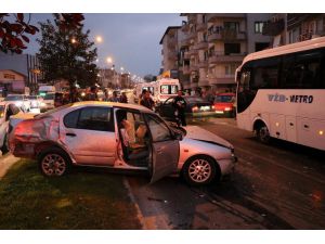 Sakarya’da 3 Aracın Karıştığı Trafik Kazasında 7 Kişi Yaralandı