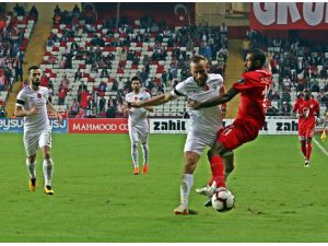 Spor Toto Süper Lig: Antalyaspor: 1- Akhisarspor: 2 (Maç Sonucu)