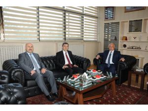 Vali Şahin, Rektör Durmuş’u Ziyaret Etti