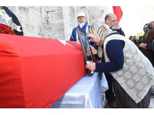 Annenin Tabut Başında Yürek Burkan Feryadı: "Gitme Oğlum"