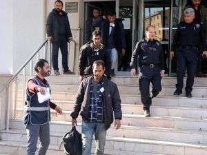 Kaçak Göçmenin Üzerinde 100 Bin Tl Değerinde Uyuşturucu Madde Ele Geçirildi