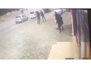 Sokak Ortasında Pompalı Tüfekli Kız Kavgası