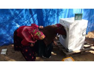 Kıl Çadırlarda Yaşayan Yörük Kadınları Çamaşır Makinesi İle Tanıştı