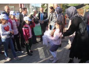 Minik Öğrenciler 817 Kilometreden Gelerek Şehit Kızına Destek Verdi