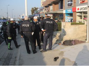 Dolmuş Şoförü İle Babası Trafik Polisine Saldırdı