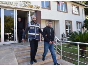 Yardım İstediği 11 Kişinin Telefonunu Gasp Etti