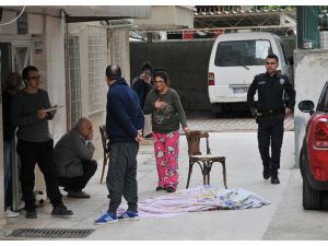 'Yapma Anne' diyen Oğlunu Dinlemedi, 6'ncı Kattan Ölüme Atladı