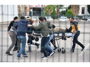 Aranan Şüpheli Ateş Açtı: 2 Asker Yaralı