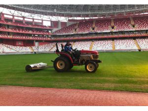 Antalya Stadı'nın Zeminine Bakım Yapıldı