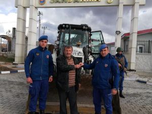 Çalınan İş Makinesini Jandarma Buldu