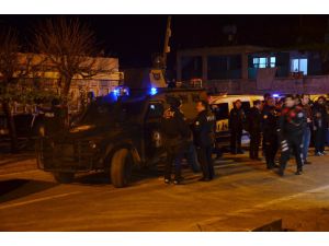 Adana’da Polise Taşlı Ve Sopalı Saldırı: 7 Gözaltı