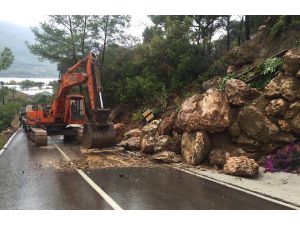 Kumluca'da Sağanak Sonrası Taşkın Ve Heyelan