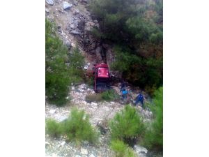 Alanya'da Kamyonet Uçuruma Yuvarlandı: 1 Ölü, 1 Yaralı