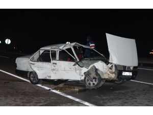 Kemer'de Otomobil Duvara Çarptı: 2 Ölü, 4 Yaralı