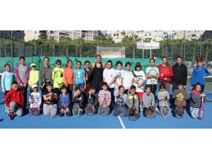 Milli Tenisçi Atik'te Minik Tenisçilerle Buluştu
