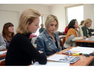 Yabancılar Türkçeyi Asmek'te Öğreniyor