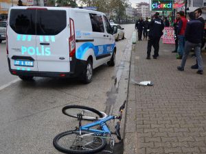 Bisikletine Otomobil Çarpan Çocuk Öldü