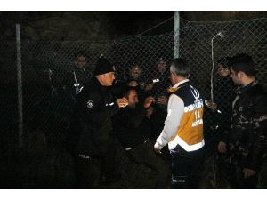 Falezlere Çıktı; Telefonu Çalınca Açıp, 'İntihar Ediyorum' Dedi