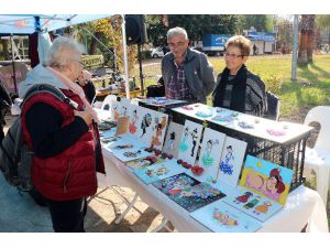 Kadınlardan Sokak Hayvanları İçin Kermes