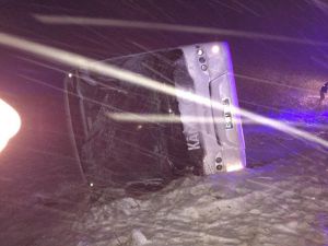 Isparta’da Yolcu Otobüsü Devrildi: 1’i Ağır, 24 Yaralı (2)