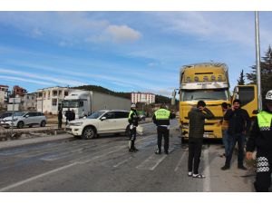 Bucak’ta Zincirleme Kaza: 2 Yaralı