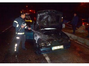 Kırmızı Işıkta Beklerken Alev Alan Otomobil Küle Döndü