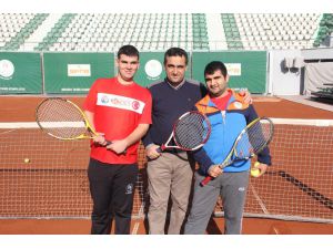 Mersin’de Özel Sporculara Tenis Etkinliği