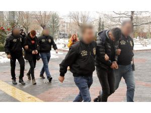 Düğün Salonundaki 200 Lira İçin Bekçiyi Silah Zoruyla İple Bağlayan Zanlılar Tutuklandı