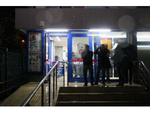 Silahlı Ve Kar Maskeli Hırsız, '30 Saniyede' Marketi Soydu