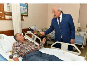 Kocamaz, Yeni Yılda Hastaları Ziyaret Etti