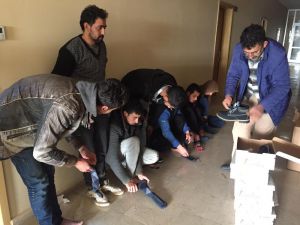 Hatay’da Yakalanan Kaçak Mültecilere Yardım