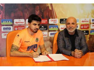 Ozan Tufan, Aytemiz Alanyaspor İle Sözleşme İmzaladı