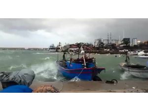 Mersin’de Kuvvetli Fırtına
