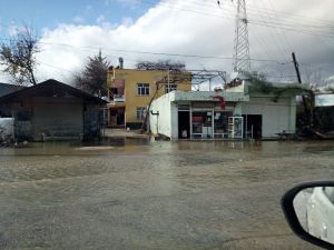 Kozan’da Aşırı Yağış Sele Neden Oldu