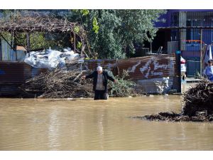 Sokaklarını Su Basan Vatandaşlar Evlerinde Mahsur Kaldı