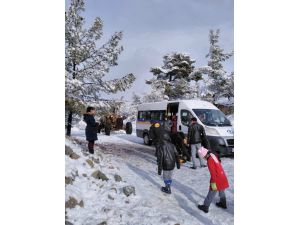 Öğrencilerin Yardımına Belediye Ekipleri Koştu
